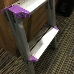 ♪ 脚立 アルミ 2段 折り畳み 踏み台 足場台 生活 外作業 高さ約61cm 中古品 (NF251204) Zi-2350の画像