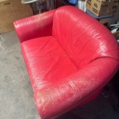 赤い2Pソファの画像