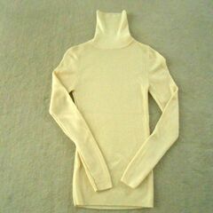 無印良品　ほぼ新品　ウール タートルネックセーター　オフホワイト　 Sサイズ。の画像