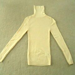 無印良品　ほぼ新品　ウール タートルネックセーター　オフホワイト　 Sサイズ。の画像
