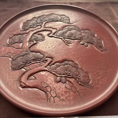 ■取引中■鎌倉彫風　お盆　丸盆　松の画像