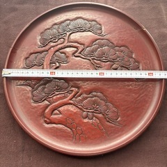 ■取引中■鎌倉彫風　お盆　丸盆　松の画像