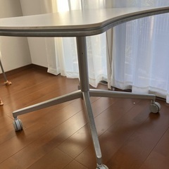 ミーティングテーブル 会議机 ワーキングデスク 勉強机 作業台 コクヨ キャスター付きの画像