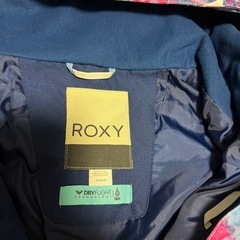 上ROXY   下SCOLarの画像