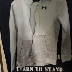 パーカーとロンＴの画像