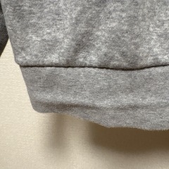 adidas グレー フード付きパーカー Mサイズの画像