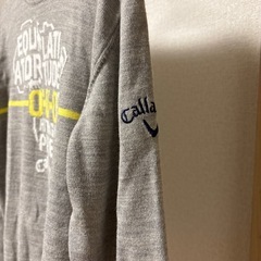 グレーのCallaway製Mサイズクルーネックセーターの画像