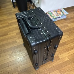 機内持ち込みサイズキャリーケースの画像
