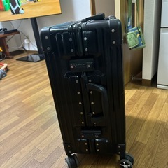 機内持ち込みサイズキャリーケースの画像