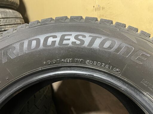 売り切り　スタッドレス　ブリジストン215　70　R16 　DM-V2　2016年製造　5部山　