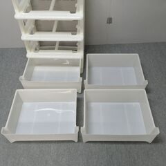 J7F2455 衣装 ケース 4段 キャスター付 収納 BOX ボックス プラスチック プラ インテリア 家具 押入れ 引出し クローゼット タンス ホワイト系 現状の画像