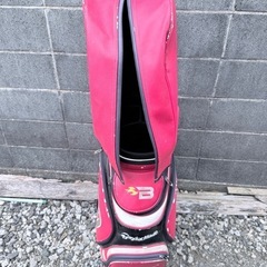 テーラーメイドのゴルフバッグの画像