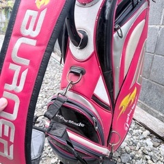 テーラーメイドのゴルフバッグの画像