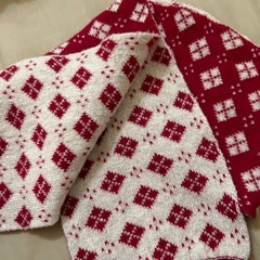 赤 白 マフラーの画像