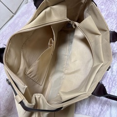 大容量ハンドバッグの画像