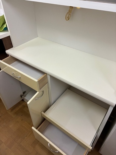 【ジャングルジャングル深井店】★食器棚 ホワイト 白 棚 収納家具 家具 簡易クリーニング済 堺市（中区 堺区 東区 西区 南区 北区）和泉市 河内長野市 富田林市 松原市 狭山市 深井 【FU3022】
