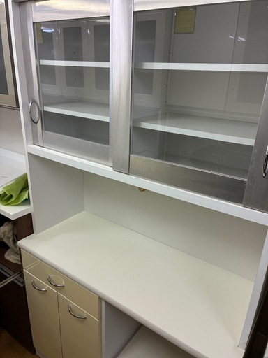 【ジャングルジャングル深井店】★食器棚 ホワイト 白 棚 収納家具 家具 簡易クリーニング済 堺市（中区 堺区 東区 西区 南区 北区）和泉市 河内長野市 富田林市 松原市 狭山市 深井 【FU3022】