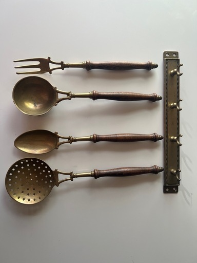 ヴィンテージ真鍮と木製ハンドルの壁掛けレールバー用品4点セット