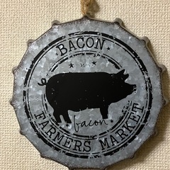 静音壁掛け時計とブリキのオブジェ🐖の画像