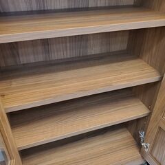 キャビネット 食器棚 2枚ガラス扉 棚板可動式 ブラウン 木目模様■横幅56.5㎝×奥行29.5cm×高さ89cm■近隣配送無料 買取帝国 朝霞店の画像