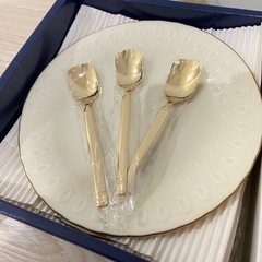 GIVENCYの食器セットの画像