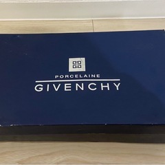 GIVENCYの食器セットの画像