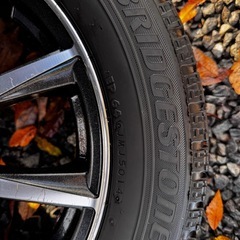 (問い合わせが多すぎるのでゆっくり返信します)スタッドレスタイヤの画像