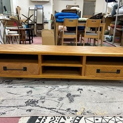 アイアン脚のテレビボードの画像