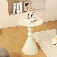 ラウンドサイドテーブルの画像