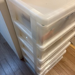 土曜日処分します。5段衣装ケースの画像