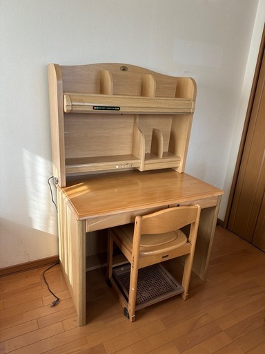 学習机引き取り限定 (wacky) 岡山のテーブル《学習机》の中古あげます