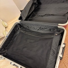 スーツケース（故障あり）の画像