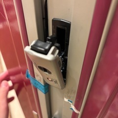 スーツケース（故障あり）の画像