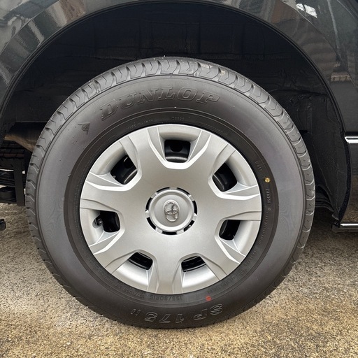 ハイエース　純正タイヤホイール