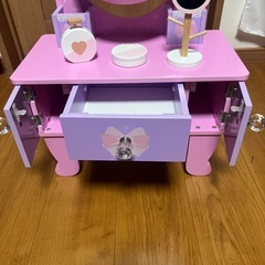 子供用ドレッサーの画像