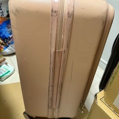 鍵付き　スーツケースの画像