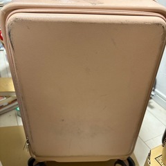 鍵付き　スーツケースの画像