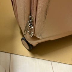 鍵付き　スーツケースの画像