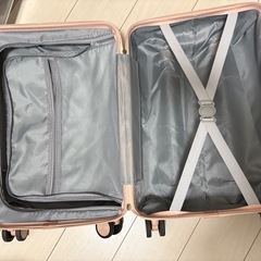 鍵付き　スーツケースの画像