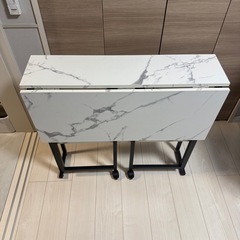 折りたたみデスクの画像