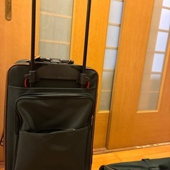 【難あり】スーツケースとガーメントバッグの画像