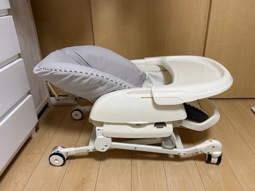 極美品 Combi コンビ 
ハイローチェア ネムリラ FF リバーシブルシートモデル セサミグレー 0か月~