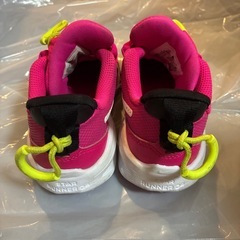 NIKE18.5cm☆ショッキングピンクの靴の画像