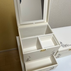 Francfranc フランフラン エンブロイダリーフラワー コスメボックス ベージュ（写真左側の画像