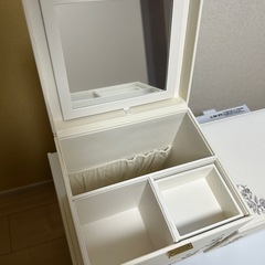 Francfranc フランフラン エンブロイダリーフラワー コスメボックス ベージュ（写真左側の画像