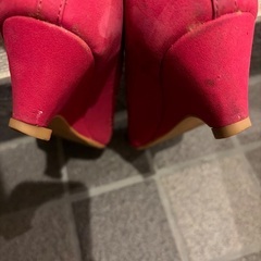 ピンクパンプスの画像
