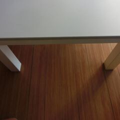 ●こたつホワイト、●日本製、●本体強化プラスチックでとても軽い、●あまり使用してない商品ですので綺麗です、●台は白で裏木目、●コード付き、●通電確認済、★お手数をおかけしますプロフィール必読の画像