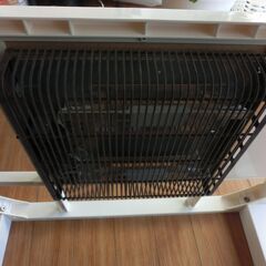 ●こたつホワイト、●日本製、●本体強化プラスチックでとても軽い、●あまり使用してない商品ですので綺麗です、●台は白で裏木目、●コード付き、●通電確認済、★お手数をおかけしますプロフィール必読の画像