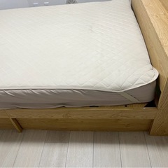 ダブルベッド　収納付き　コンセント付きの画像