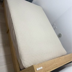 ダブルベッド　収納付き　コンセント付きの画像